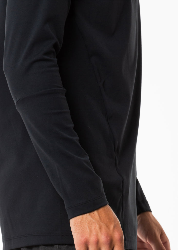 Men's sportswear nz, black training top, base layer pullover, full length, half zip